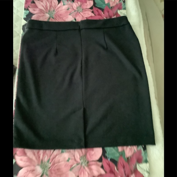 Premise petite black skirt 12P with faux leather zip pockets. In good sh… - Picture 2 of 10